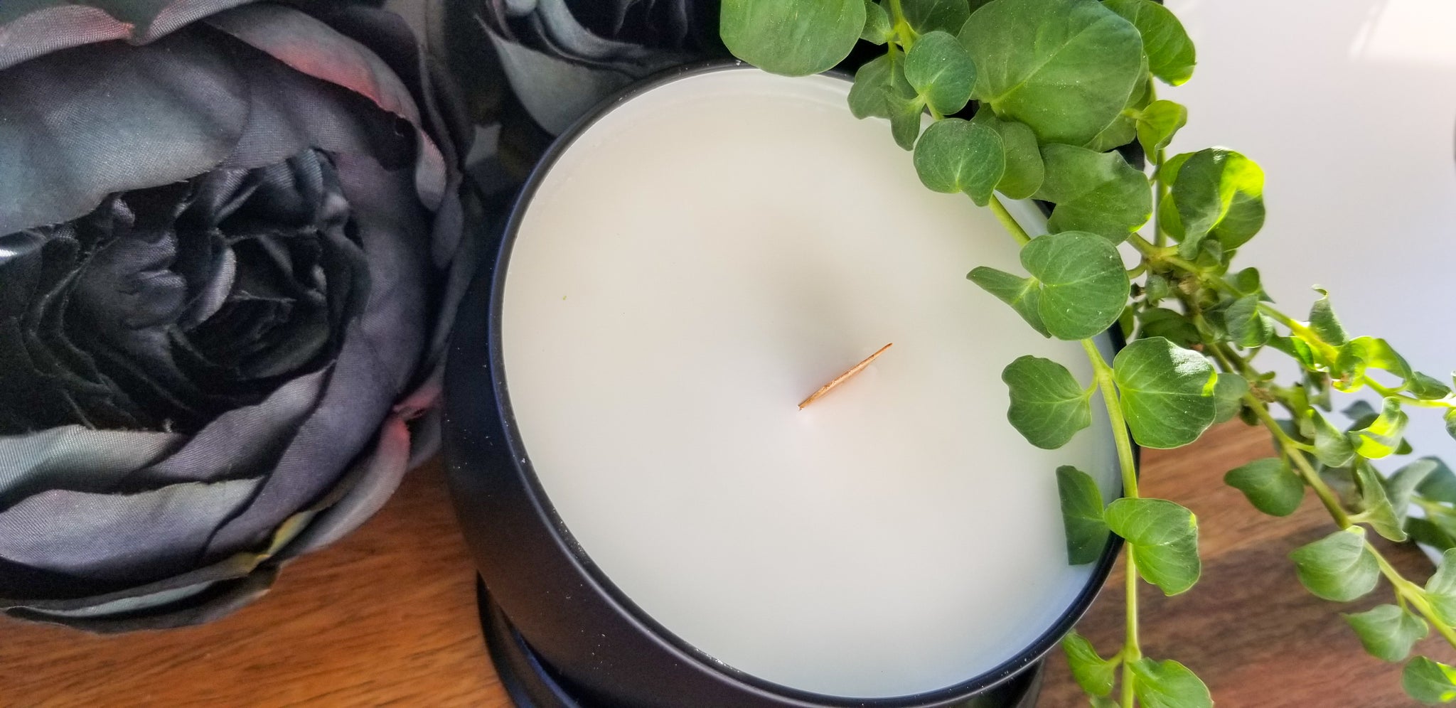 SCENTED WOOD WICK CANDLE